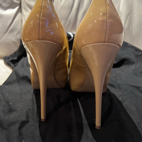 Steve Madden Yasmin Platform heels in nude. - Picture 2 of 3
